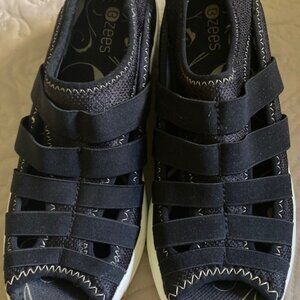 Black Bzees Sandals - Size 8 1/2 - Never Worn